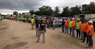 Arrestan a más de cien migrantes de Centroamérica en una construcción en Florida