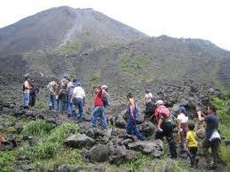LAS PERSPECTIVAS OBJETIVAS PARA LOS JÓVENES SALVADOREÑOS.