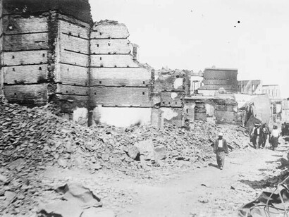 Después de la masacre, una calle de Adana en un barrio cristiano, junio de 1909. Cilicia, Turquía
