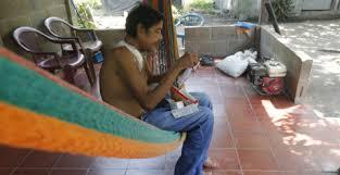 El Salvador. Pacientes renales si atención. Salud pública destruida.