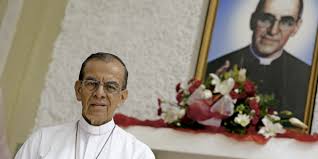 El Salvador vive «otra forma de guerra», afirma el cardenal Rosa Chávez.