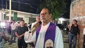 SACERDOTE VALIENTE dice la VERDAD y mueve los cimientos de la mentira: «EL PAÍS VA PARA ATRÁS, estamos en una dictadura horrible”.