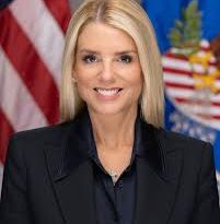 EXPLOSIÓN EN LA CASA BLANCA: EL ESCÁNDALO EPSTEIN ARRASTRA A LA FISCAL GENERAL.