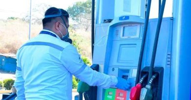 El Salvador. Advierten paro técnico del transporte por alza de combustibles.
