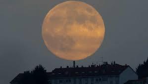 La Semana Santa, entre el Sol y la Luna.