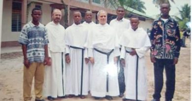 El Papa en África y Trump en su laberinto