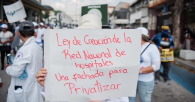 HAY FUERTES CONTRADICCIONES SOBRE LOS DERECHOS LABORALES EN UN REGIMEN AUTORITARIO Y AUTOCRÁTICO QUE SE FORTALECE CON ELLAS DÍA A DÍA.