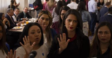 Claudia Ortiz reclama a su partido Vamos abrirse a alianzas que su dirigencia rechaza.