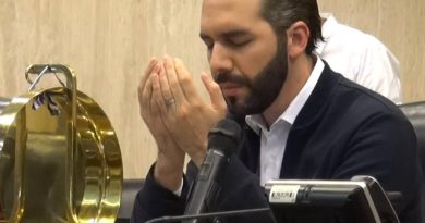 La Biblia no es opio: Cuando la Palabra de Dios se utiliza para justificar al poder.