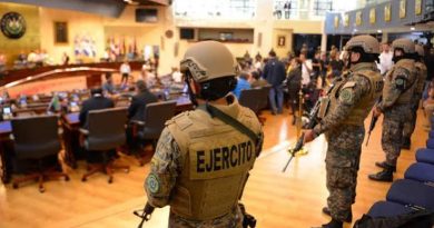 Bukele: La mentira de importación y el falso espejo del «primer mundo».