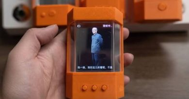 Como sacado de un capítulo de Black Mirror: un Tamagotchi que replica digitalmente a tu persona fallecida.