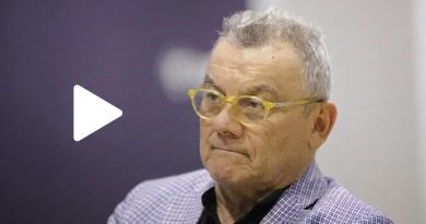 EL INDEPENDIENTE TV: Horacio Castellanos Moya: «Un escritor con miedo es un escritor que no dice nada».