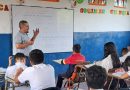 BUKELE DESPIDIÓ A MILES DE MAESTROS EXPERIMENTADOS, AHORA EL MINED BUSCA A TUTORES.